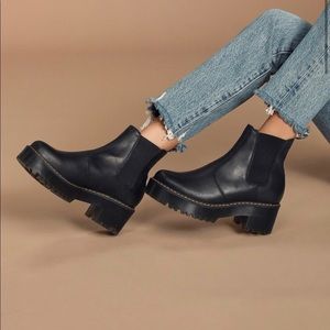 Dr. Marrens Chelsea boot NWT IN BOX!